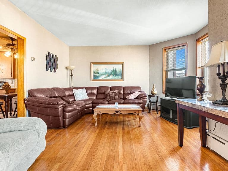 Listing photo 5