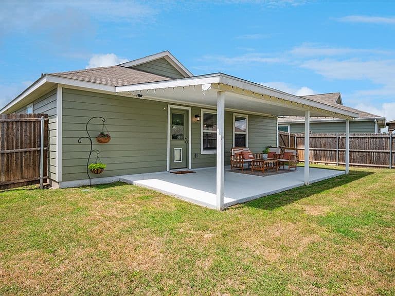 Listing photo 5