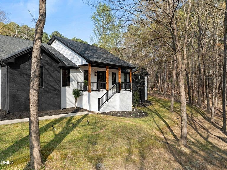 Listing photo 4