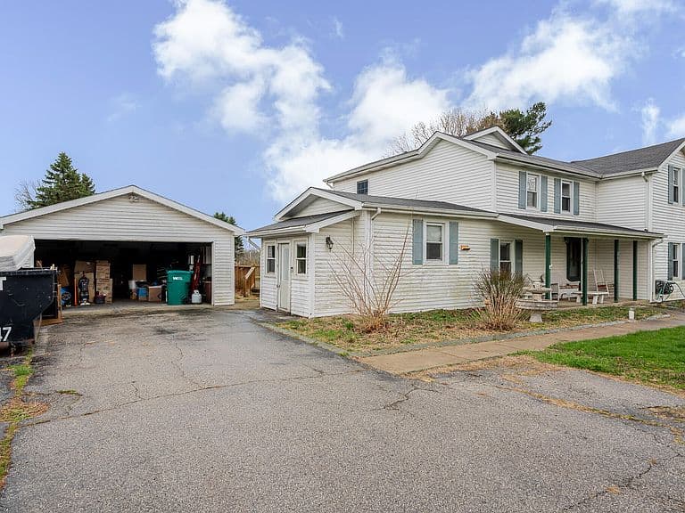 Listing photo 3