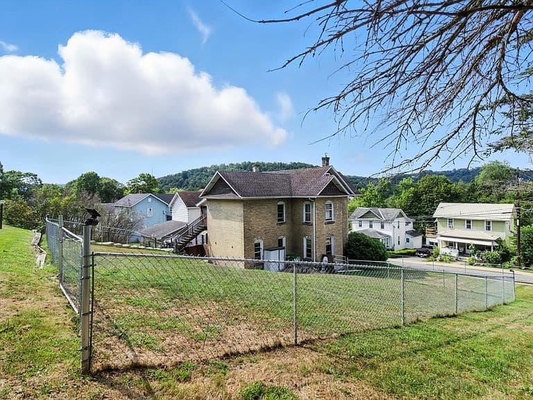 Listing photo 5