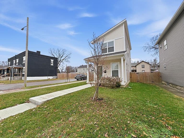 Listing photo 2