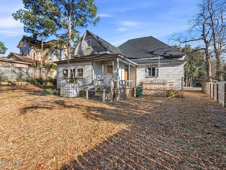Listing photo 5