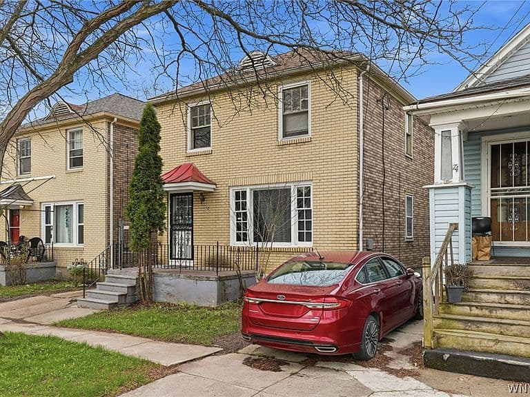 Listing photo 2