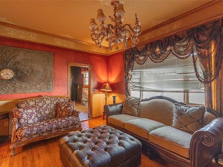 Listing photo 2