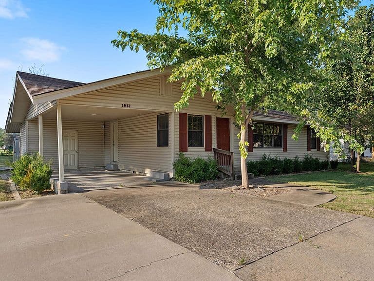 Listing photo 4