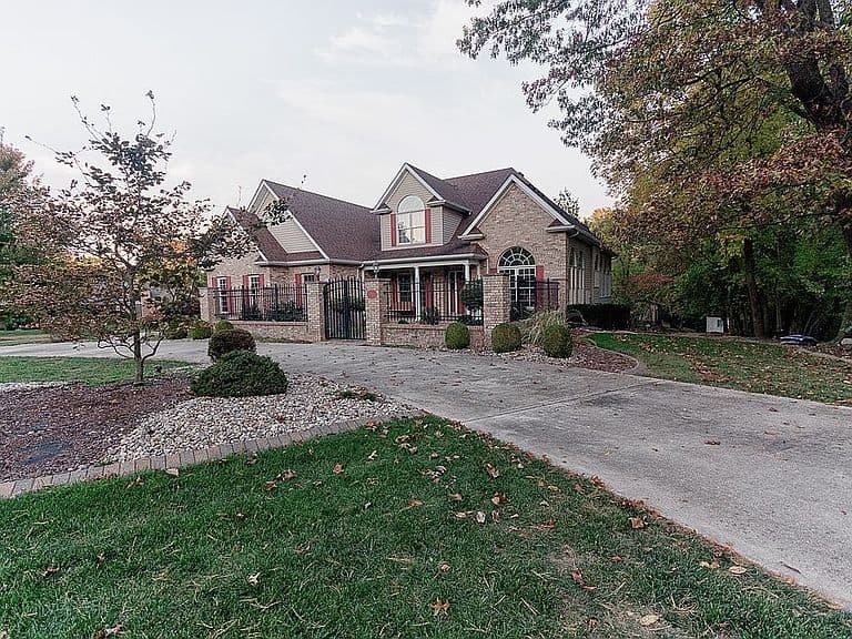 Listing photo 3