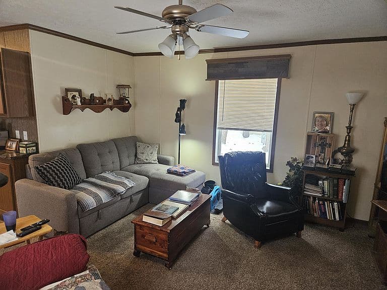 Listing photo 2