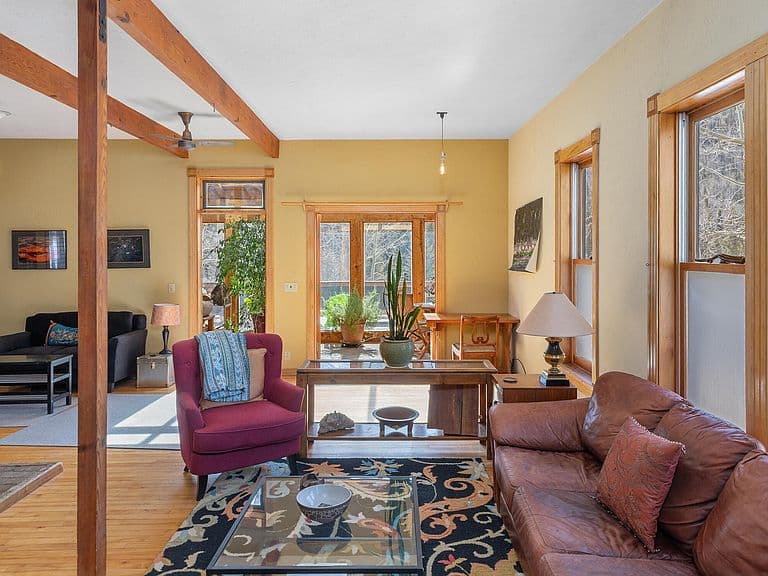 Listing photo 3