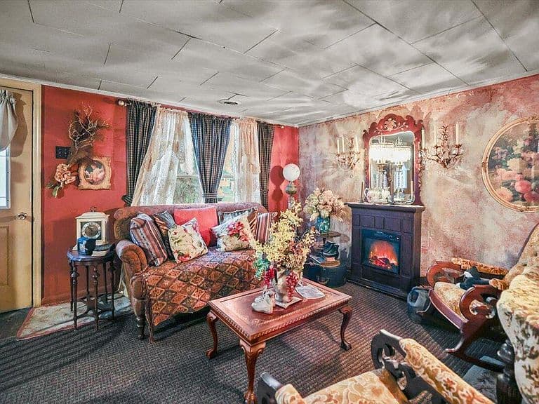 Listing photo 2