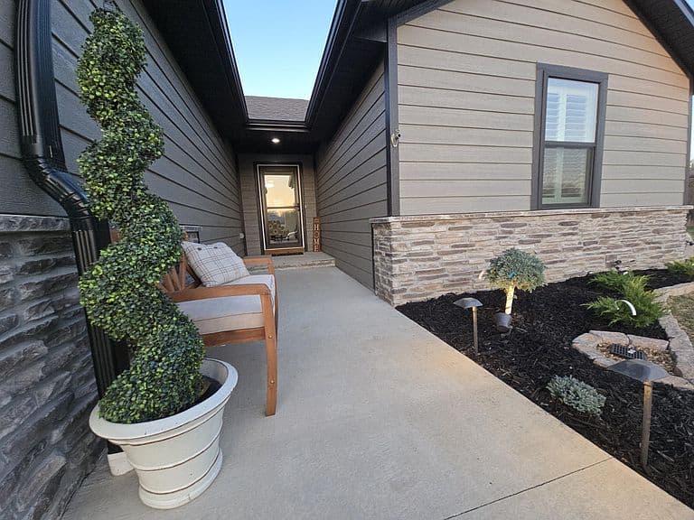Listing photo 2