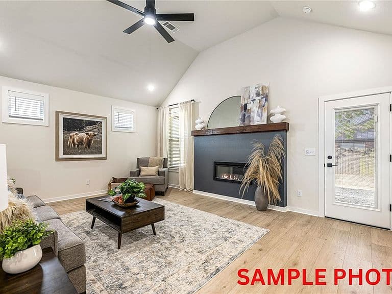 Listing photo 3