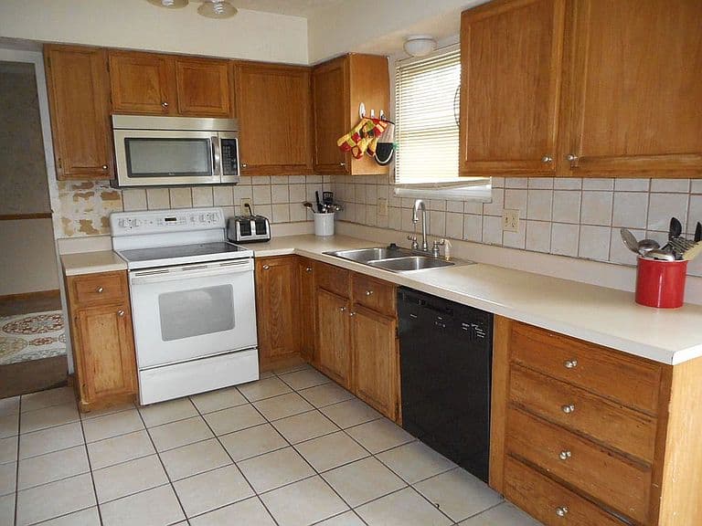 Listing photo 2