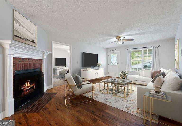 Listing photo 3