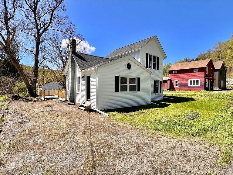 Listing photo 2