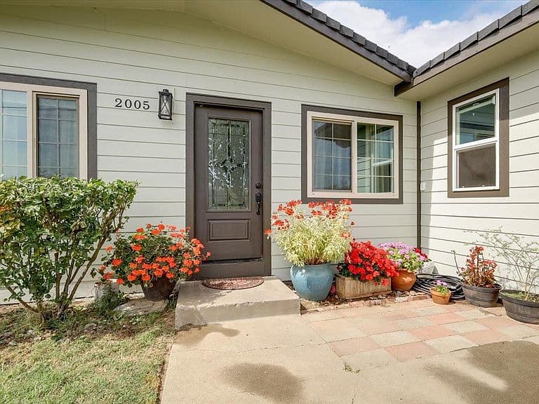 Listing photo 5