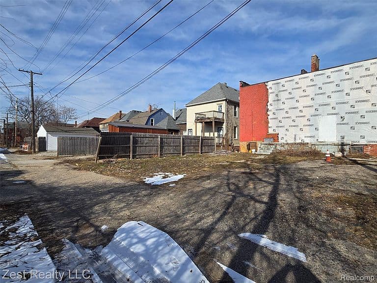 Listing photo 4