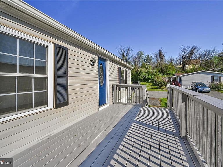 Listing photo 5