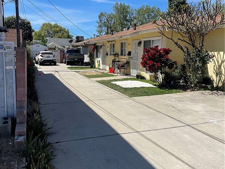 Listing photo 4