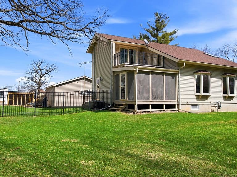 Listing photo 3