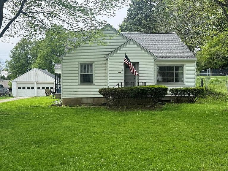 Listing photo 2