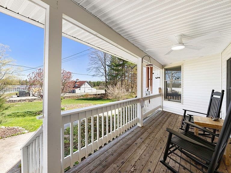Listing photo 5