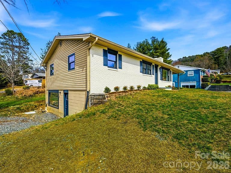 Listing photo 4