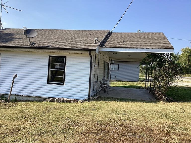Listing photo 3