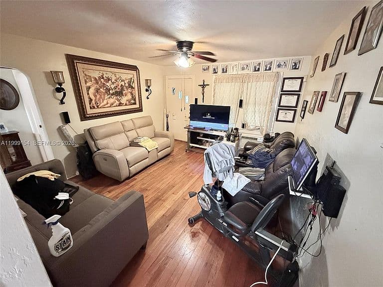 Listing photo 5