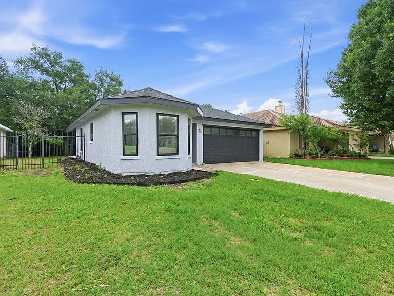 Listing photo 3