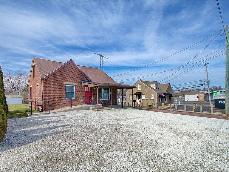 Listing photo 3