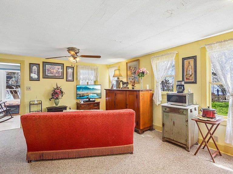 Listing photo 4