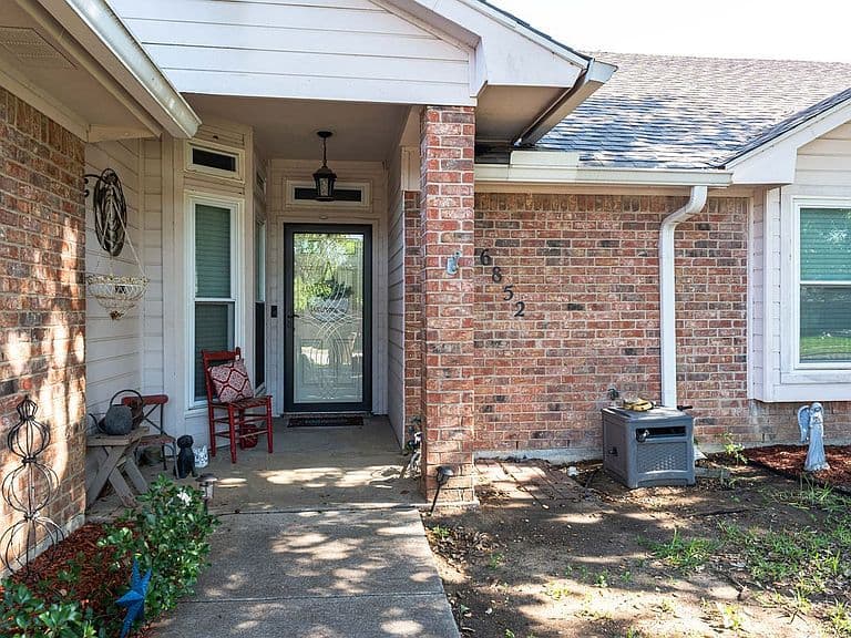 Listing photo 3