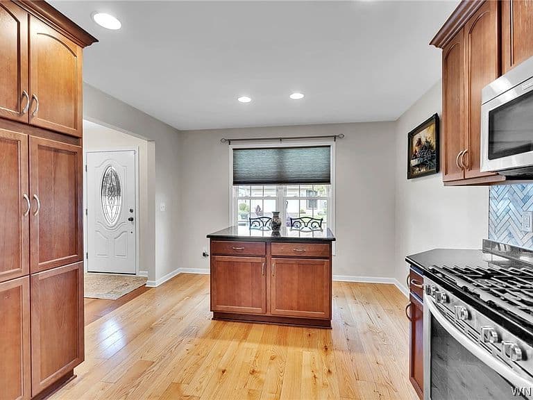 Listing photo 5