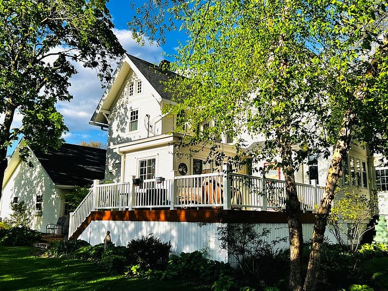 Listing photo 2