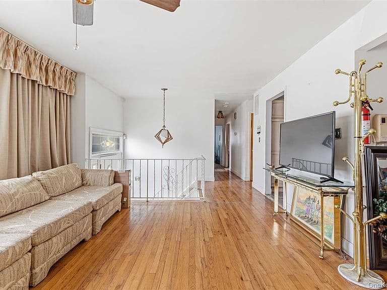 Listing photo 4