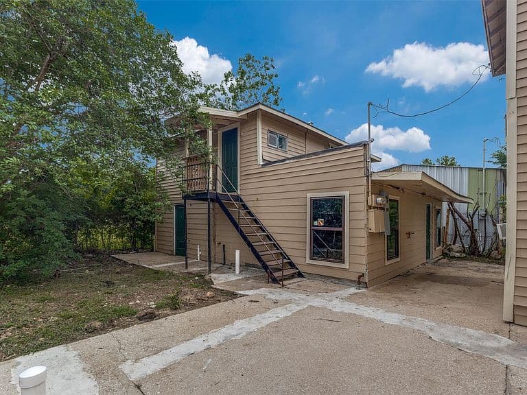 Listing photo 4