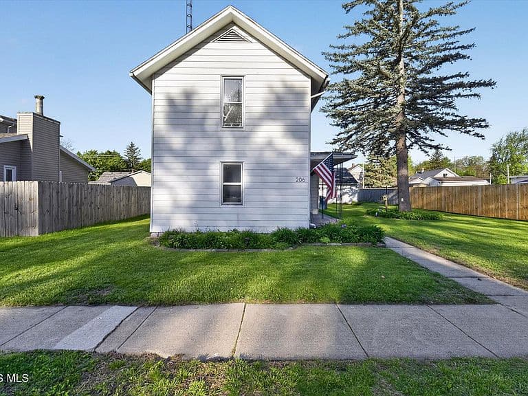 Listing photo 3