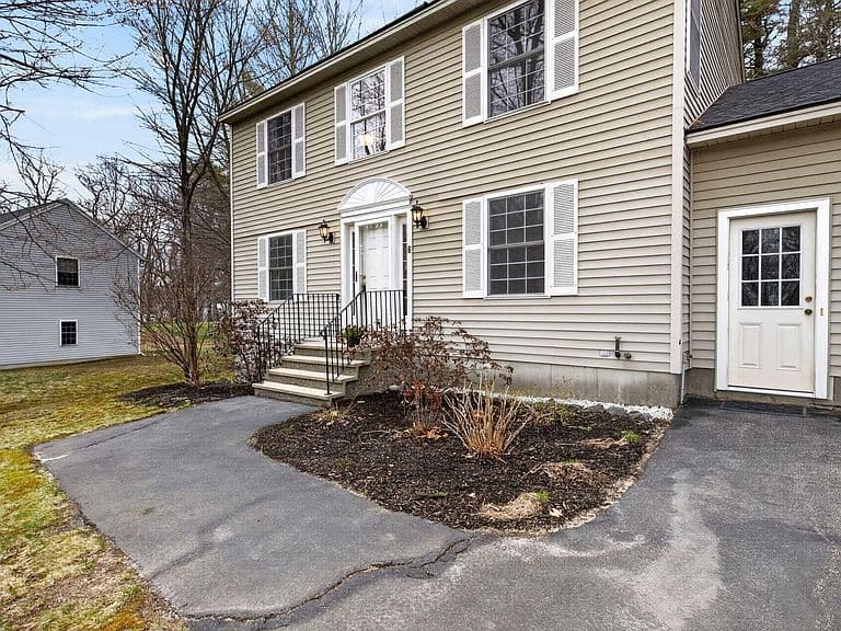 Listing photo 2