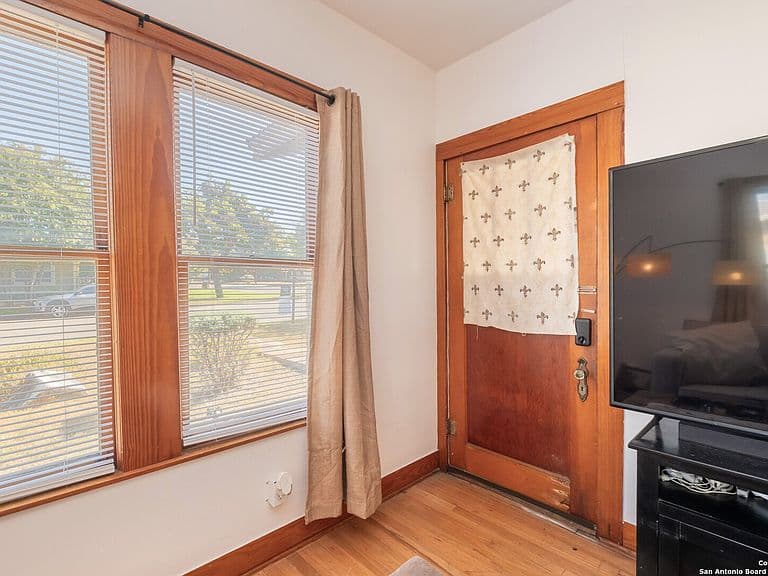 Listing photo 4