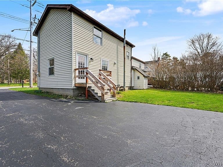 Listing photo 5
