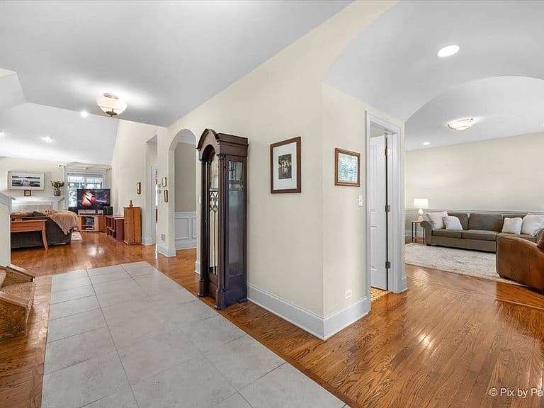 Listing photo 5