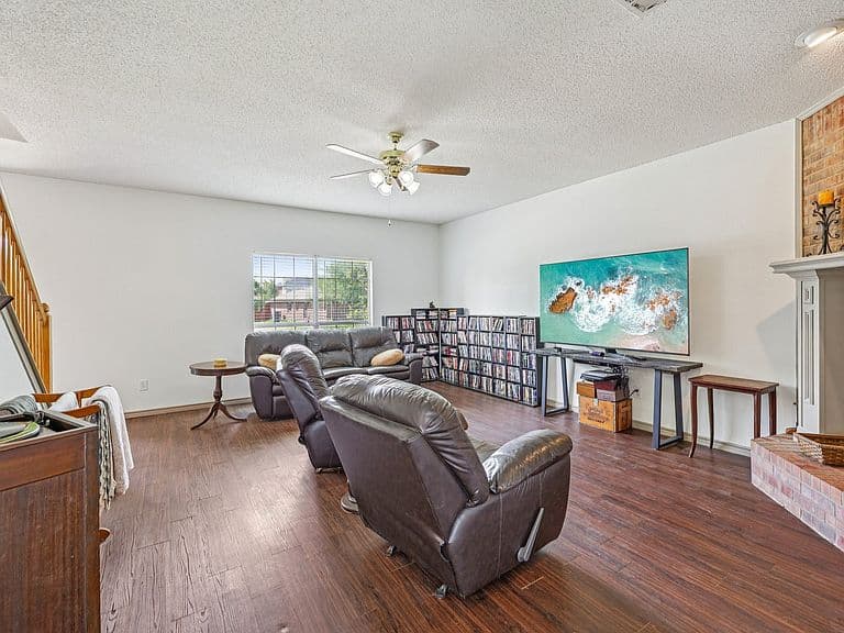 Listing photo 5