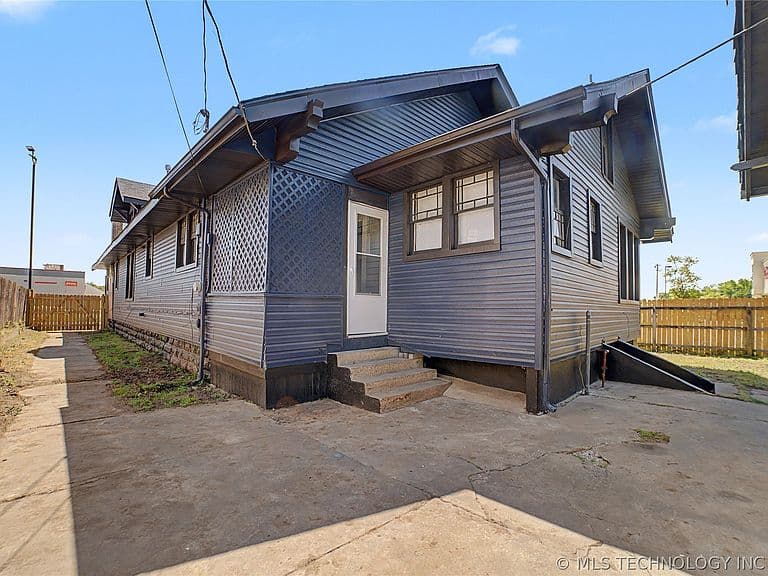 Listing photo 3