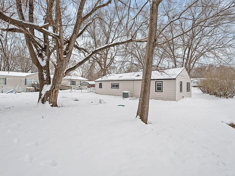 Listing photo 5