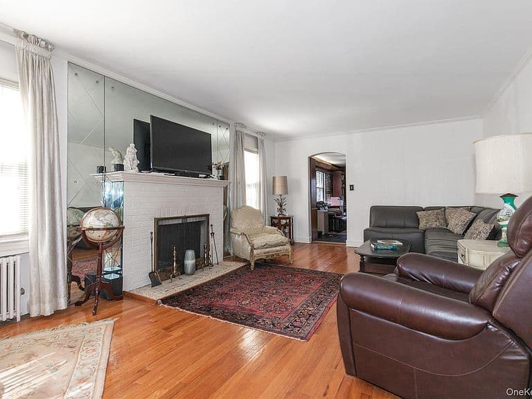 Listing photo 3