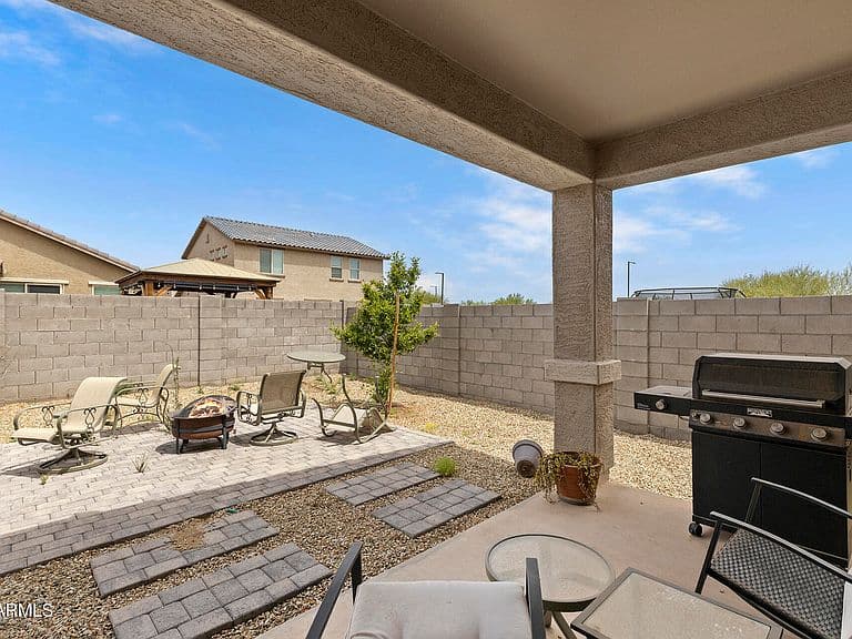 Listing photo 5