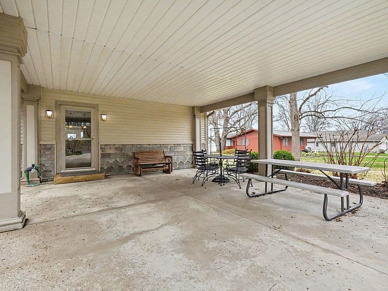 Listing photo 4