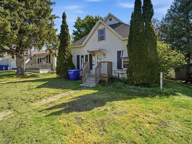 Listing photo 2