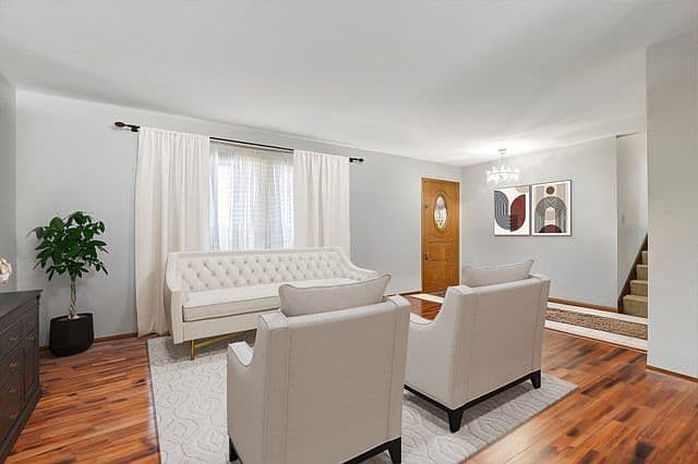 Listing photo 2